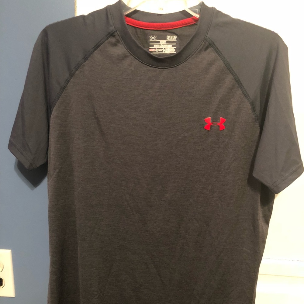 Men’s Under Armour athletic t-shirt